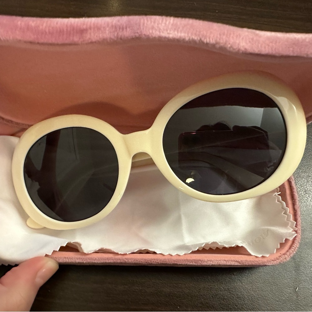 sunglass